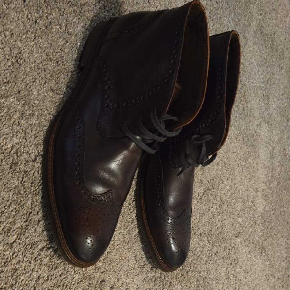 Brown Boots with Polished Leather and Rounded Toe